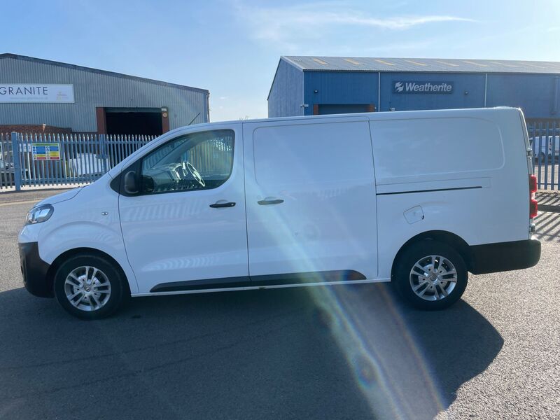 VAUXHALL VIVARO